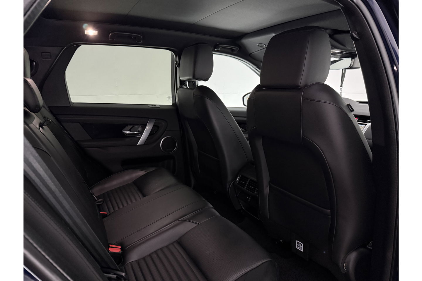 Land Rover Discovery P300e 1.5 R-Dynamic HSE 254PK Pano Memory ACC Camera Carplay Clima Leder LED Trekhaak Virtual Navi PDC 20"LMV