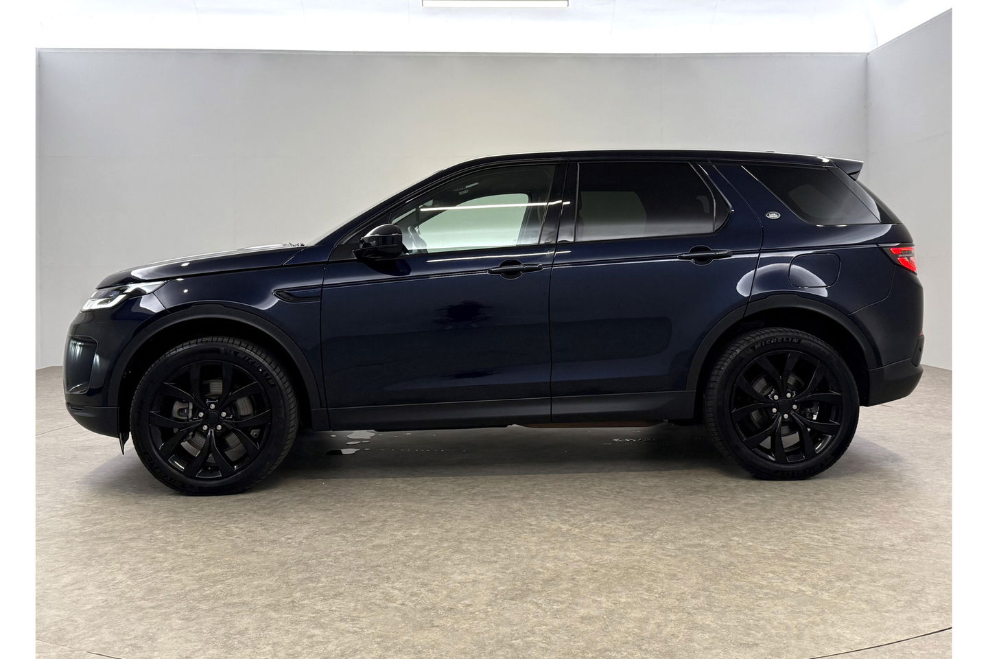 Land Rover Discovery P300e 1.5 R-Dynamic HSE 254PK Pano Memory ACC Camera Carplay Clima Leder LED Trekhaak Virtual Navi PDC 20"LMV