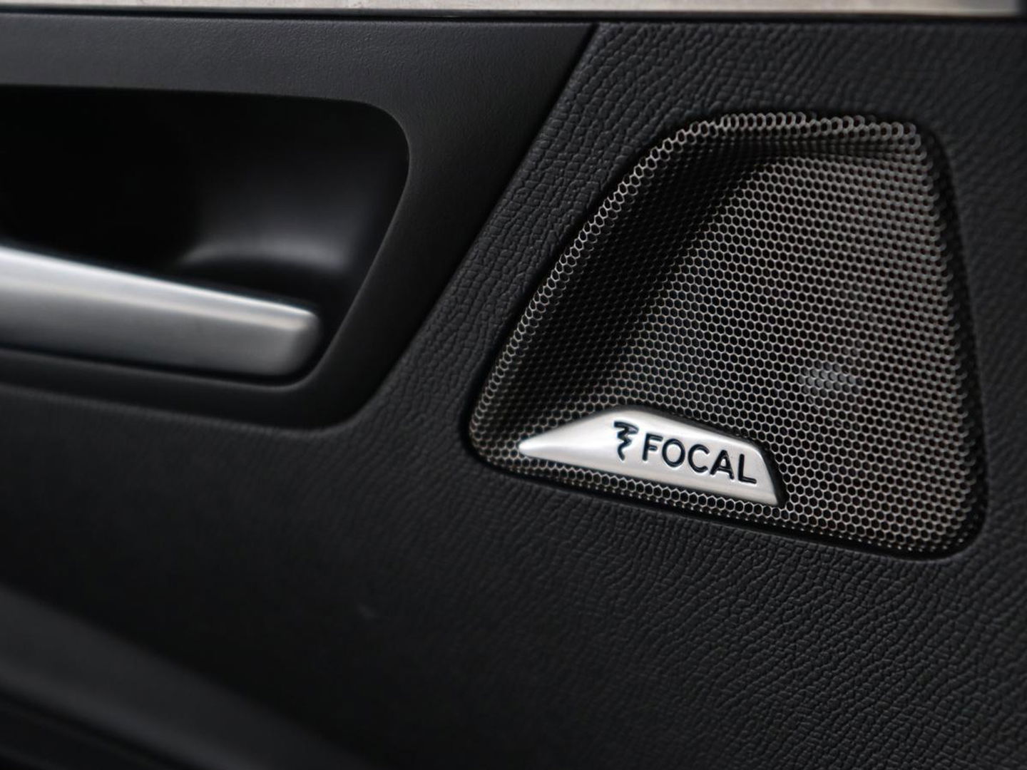 Peugeot 3008 1.6 HYbrid 225 GT | Panoramadak | Trekhaak | Stoelverwarming | Adaptive cruise | Camera | Leder/Alcantara | Focal Sound | Navigatie | Keyless | Full LED | PHEV | Plug In