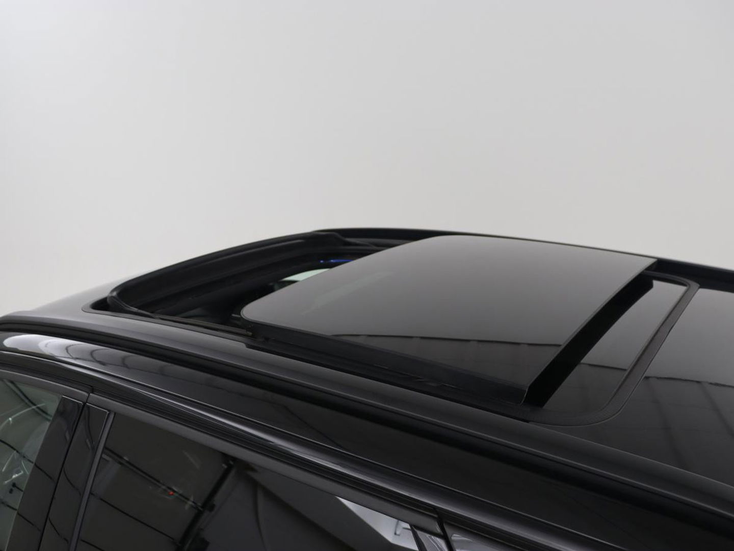 Peugeot 3008 1.6 HYbrid 225 GT | Panoramadak | Trekhaak | Stoelverwarming | Adaptive cruise | Camera | Leder/Alcantara | Focal Sound | Navigatie | Keyless | Full LED | PHEV | Plug In