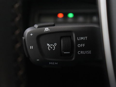 Peugeot 3008 1.6 HYbrid 225 GT | Panoramadak | Trekhaak | Stoelverwarming | Adaptive cruise | Camera | Leder/Alcantara | Focal Sound | Navigatie | Keyless | Full LED | PHEV | Plug In