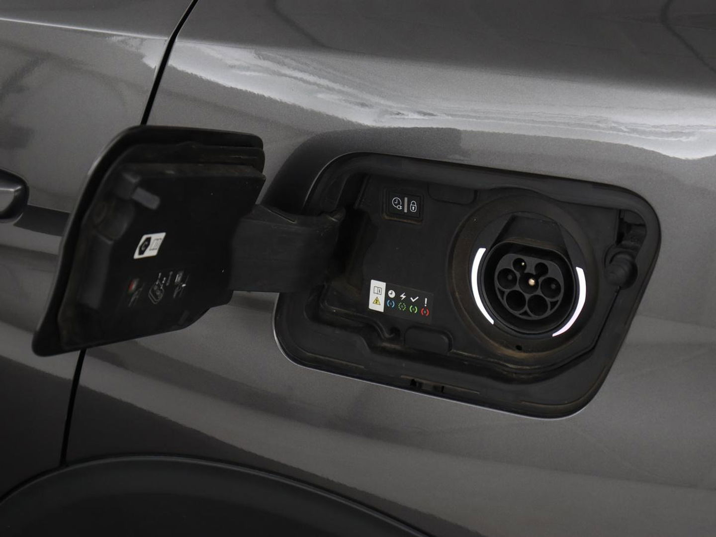 Peugeot 3008 1.6 HYbrid 225 GT | Panoramadak | Trekhaak | Stoelverwarming | Adaptive cruise | Camera | Leder/Alcantara | Focal Sound | Navigatie | Keyless | Full LED | PHEV | Plug In