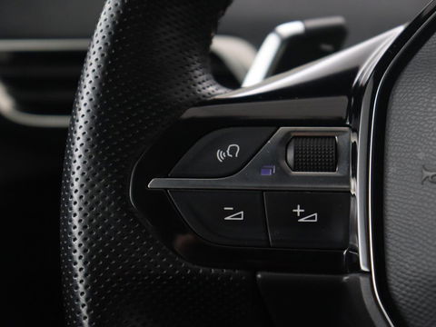 Peugeot 3008 1.6 HYbrid 225 GT | Panoramadak | Trekhaak | Stoelverwarming | Adaptive cruise | Camera | Leder/Alcantara | Focal Sound | Navigatie | Keyless | Full LED | PHEV | Plug In