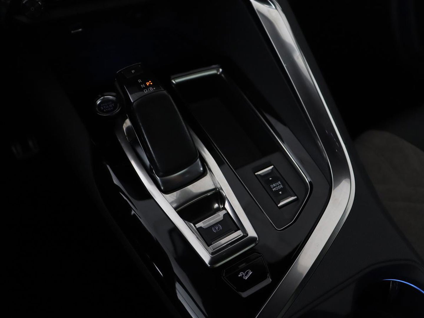 Peugeot 3008 1.6 HYbrid 225 GT | Panoramadak | Trekhaak | Stoelverwarming | Adaptive cruise | Camera | Leder/Alcantara | Focal Sound | Navigatie | Keyless | Full LED | PHEV | Plug In