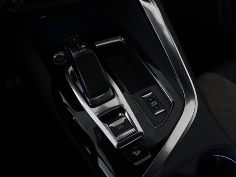 Peugeot 3008 1.6 HYbrid 225 GT | Panoramadak | Trekhaak | Stoelverwarming | Adaptive cruise | Camera | Leder/Alcantara | Focal Sound | Navigatie | Keyless | Full LED | PHEV | Plug In