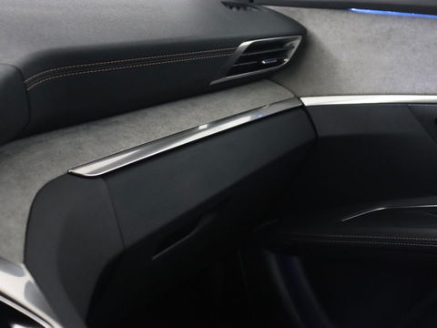 Peugeot 3008 1.6 HYbrid 225 GT | Panoramadak | Trekhaak | Stoelverwarming | Adaptive cruise | Camera | Leder/Alcantara | Focal Sound | Navigatie | Keyless | Full LED | PHEV | Plug In