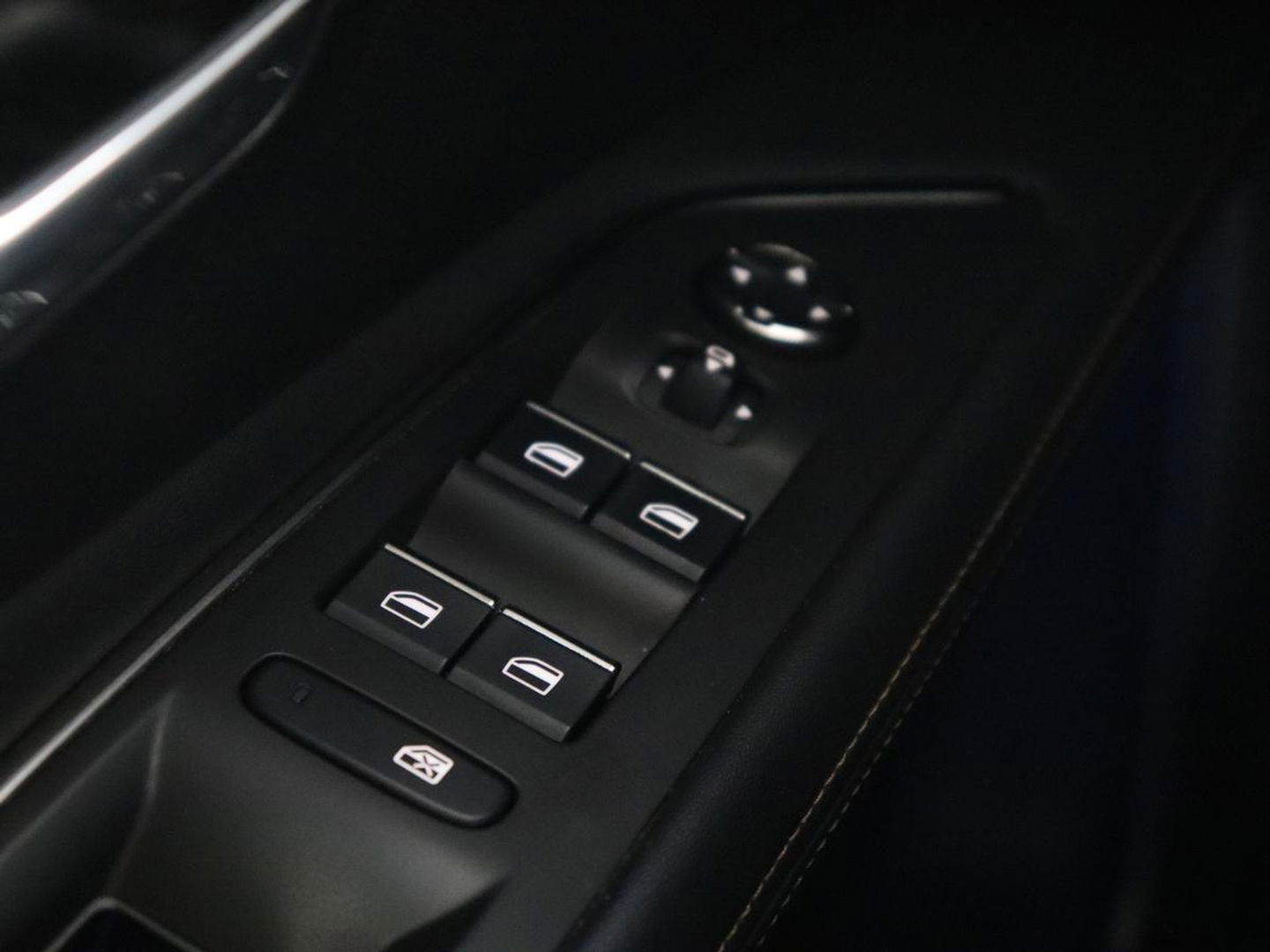 Peugeot 3008 1.6 HYbrid 225 GT | Panoramadak | Trekhaak | Stoelverwarming | Adaptive cruise | Camera | Leder/Alcantara | Focal Sound | Navigatie | Keyless | Full LED | PHEV | Plug In