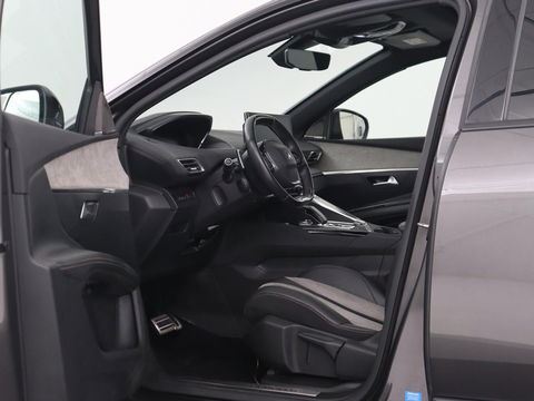 Peugeot 3008 1.6 HYbrid 225 GT | Panoramadak | Trekhaak | Stoelverwarming | Adaptive cruise | Camera | Leder/Alcantara | Focal Sound | Navigatie | Keyless | Full LED | PHEV | Plug In