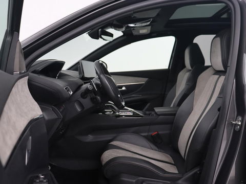 Peugeot 3008 1.6 HYbrid 225 GT | Panoramadak | Trekhaak | Stoelverwarming | Adaptive cruise | Camera | Leder/Alcantara | Focal Sound | Navigatie | Keyless | Full LED | PHEV | Plug In
