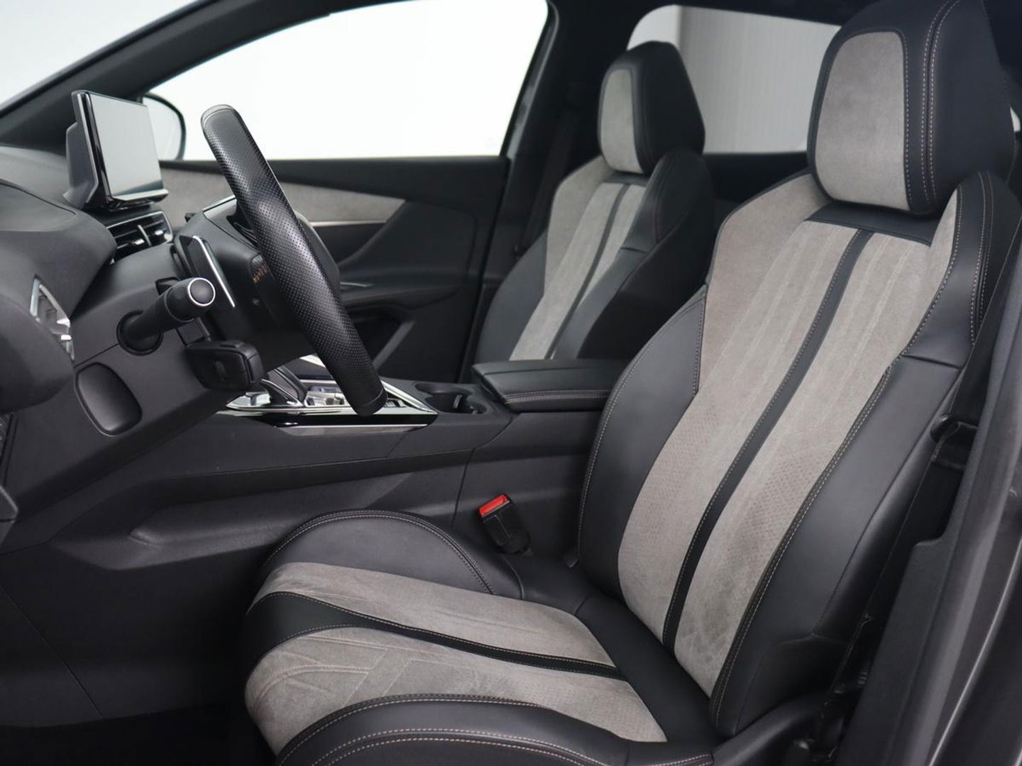 Peugeot 3008 1.6 HYbrid 225 GT | Panoramadak | Trekhaak | Stoelverwarming | Adaptive cruise | Camera | Leder/Alcantara | Focal Sound | Navigatie | Keyless | Full LED | PHEV | Plug In
