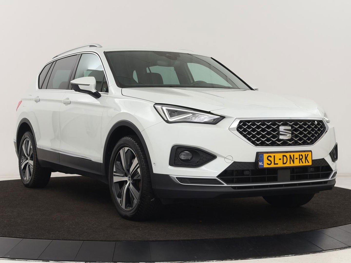 SEAT Tarraco 1.4 TSI e-Hybrid PHEV Xcellence | Trekhaak | Stoelverwarming | Adaptive cruise | Carplay | Camera | Navigatie | Keyless | Achterbankverwarming | Plug In
