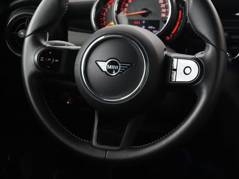 MINI Cooper 1.5 Camden Go Edition | Stoelverwarming | Camera | Carplay | Full LED | Climate control | Sportstoelen | Half leder | Cruise control | Parkeerhulp | Zesty Yellow Metallic