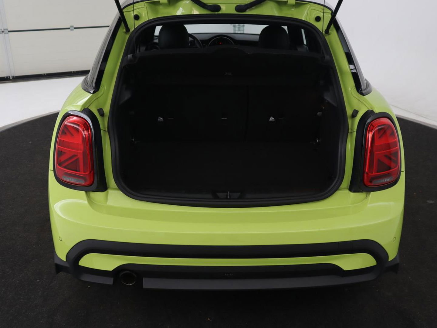 MINI Cooper 1.5 Camden Go Edition | Stoelverwarming | Camera | Carplay | Full LED | Climate control | Sportstoelen | Half leder | Cruise control | Parkeerhulp | Zesty Yellow Metallic