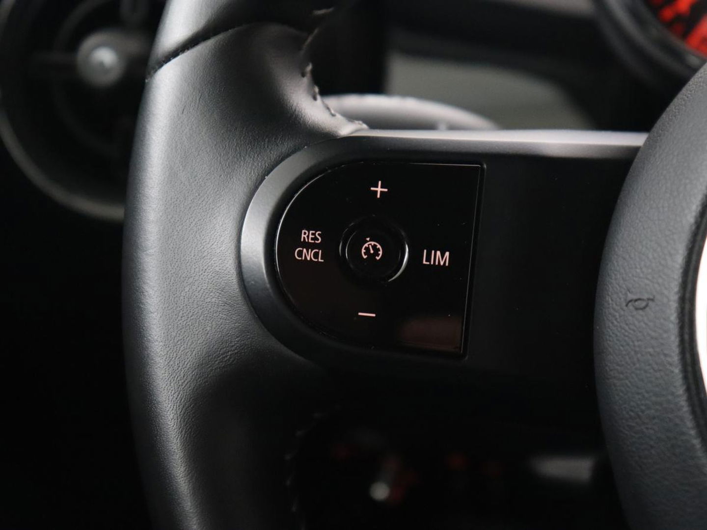 MINI Cooper 1.5 Camden Go Edition | Stoelverwarming | Camera | Carplay | Full LED | Climate control | Sportstoelen | Half leder | Cruise control | Parkeerhulp | Zesty Yellow Metallic