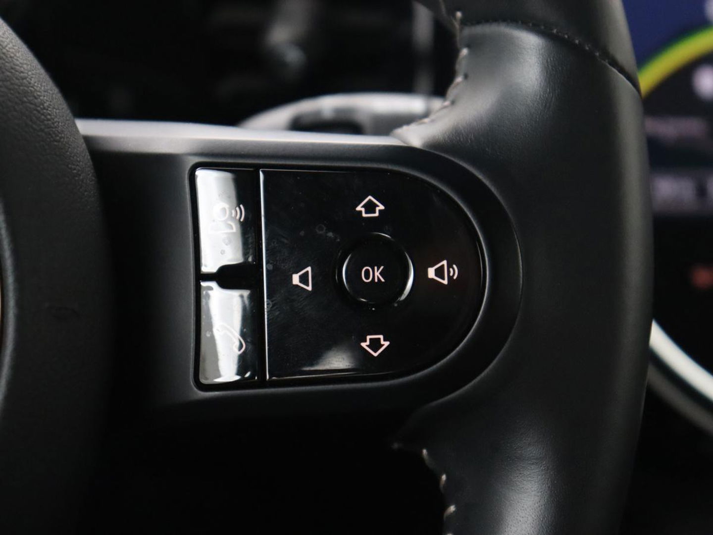 MINI Cooper 1.5 Camden Go Edition | Stoelverwarming | Camera | Carplay | Full LED | Climate control | Sportstoelen | Half leder | Cruise control | Parkeerhulp | Zesty Yellow Metallic