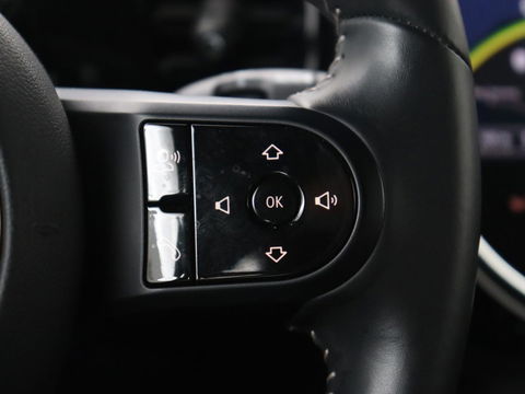 MINI Cooper 1.5 Camden Go Edition | Stoelverwarming | Camera | Carplay | Full LED | Climate control | Sportstoelen | Half leder | Cruise control | Parkeerhulp | Zesty Yellow Metallic