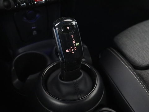 MINI Cooper 1.5 Camden Go Edition | Stoelverwarming | Camera | Carplay | Full LED | Climate control | Sportstoelen | Half leder | Cruise control | Parkeerhulp | Zesty Yellow Metallic