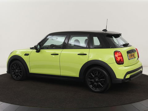 MINI Cooper 1.5 Camden Go Edition | Stoelverwarming | Camera | Carplay | Full LED | Climate control | Sportstoelen | Half leder | Cruise control | Parkeerhulp | Zesty Yellow Metallic