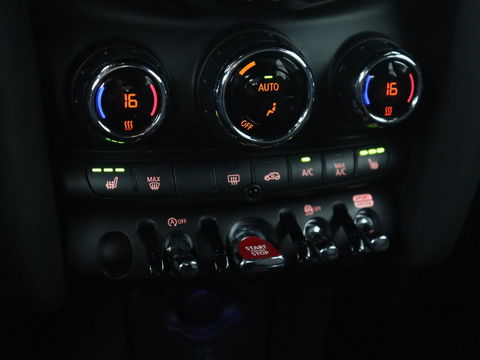 MINI Cooper 1.5 Camden Go Edition | Stoelverwarming | Camera | Carplay | Full LED | Climate control | Sportstoelen | Half leder | Cruise control | Parkeerhulp | Zesty Yellow Metallic