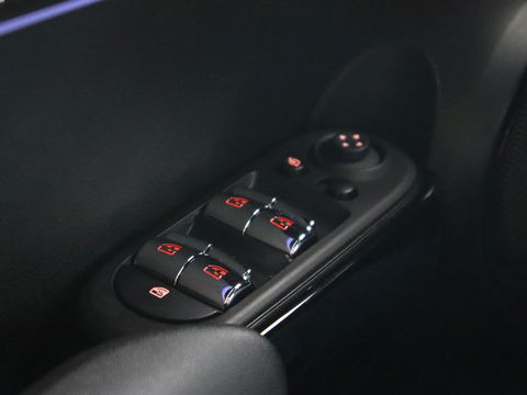 MINI Cooper 1.5 Camden Go Edition | Stoelverwarming | Camera | Carplay | Full LED | Climate control | Sportstoelen | Half leder | Cruise control | Parkeerhulp | Zesty Yellow Metallic