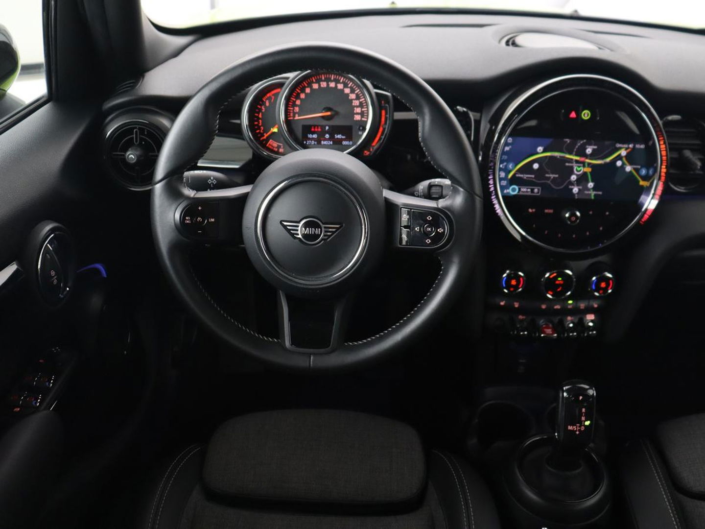 MINI Cooper 1.5 Camden Go Edition | Stoelverwarming | Camera | Carplay | Full LED | Climate control | Sportstoelen | Half leder | Cruise control | Parkeerhulp | Zesty Yellow Metallic
