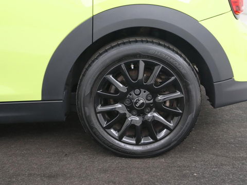 MINI Cooper 1.5 Camden Go Edition | Stoelverwarming | Camera | Carplay | Full LED | Climate control | Sportstoelen | Half leder | Cruise control | Parkeerhulp | Zesty Yellow Metallic