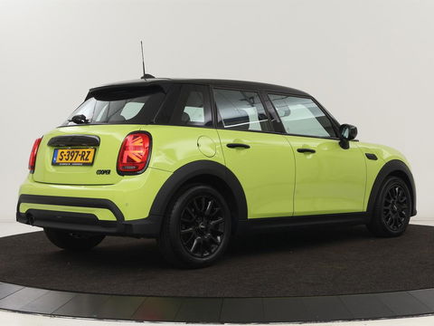 MINI Cooper 1.5 Camden Go Edition | Stoelverwarming | Camera | Carplay | Full LED | Climate control | Sportstoelen | Half leder | Cruise control | Parkeerhulp | Zesty Yellow Metallic