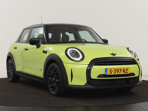 MINI Cooper 1.5 Camden Go Edition | Stoelverwarming | Camera | Carplay | Full LED | Climate control | Sportstoelen | Half leder | Cruise control | Parkeerhulp | Zesty Yellow Metallic