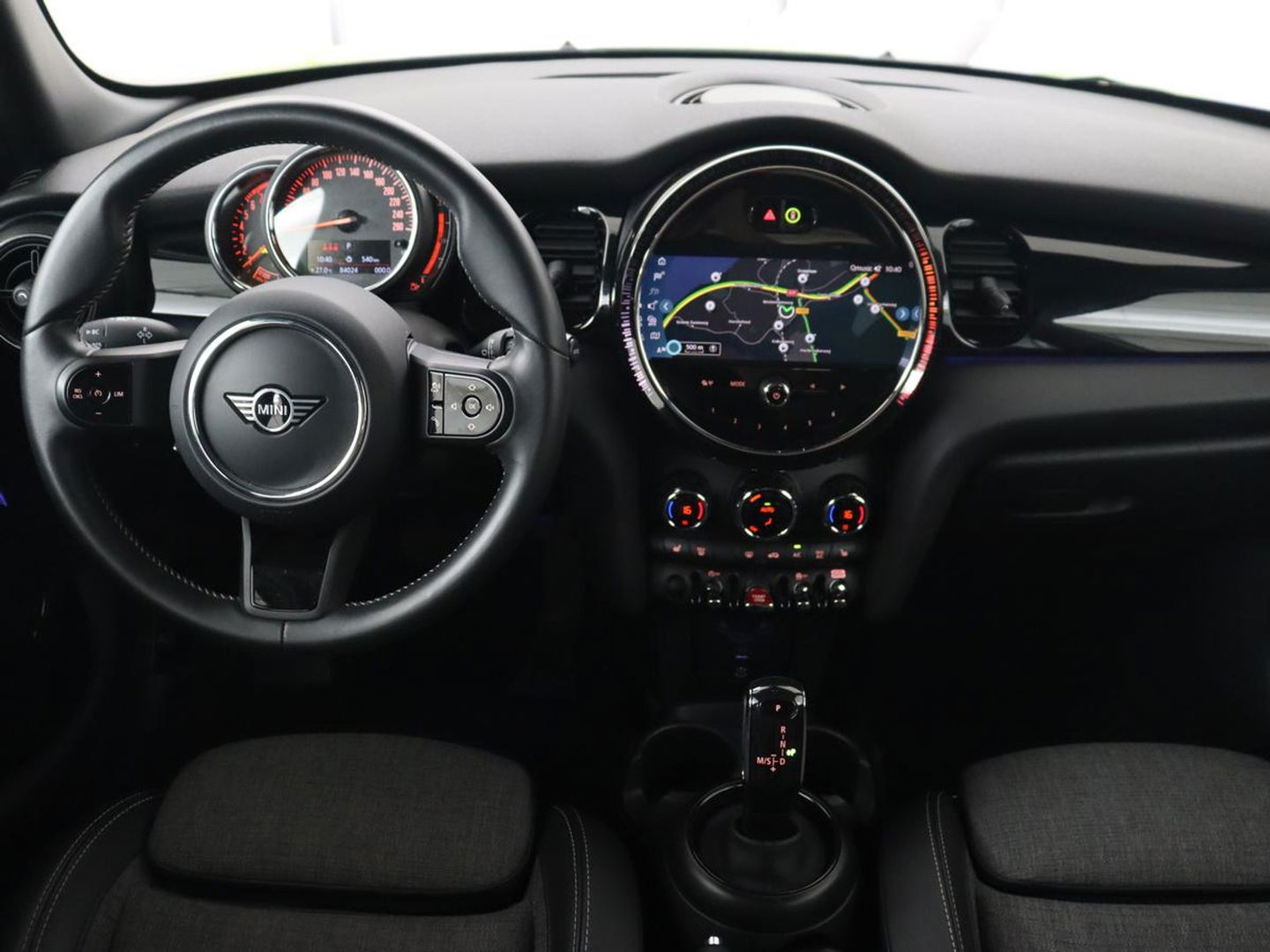 MINI Cooper 1.5 Camden Go Edition | Stoelverwarming | Camera | Carplay | Full LED | Climate control | Sportstoelen | Half leder | Cruise control | Parkeerhulp | Zesty Yellow Metallic
