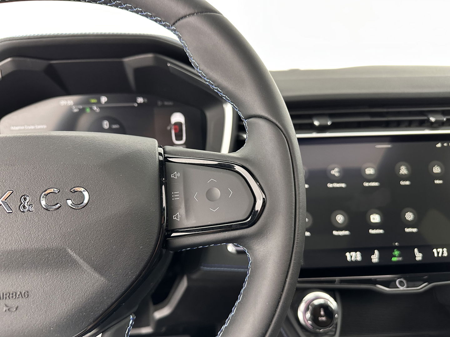 Lynk & Co 01 1.5 (INCL.BTW) Aut. *PANO | FULL-LED | ADAPTIVE-CRUISE | BLIND-SPOT | MEMORY-PACK | DIGI-COCKPIT | SPORTSEATS | CAMERA | KEYLESS | DAB+ | NAVI-FULLMAP | ECC | PDC | 20''ALU*