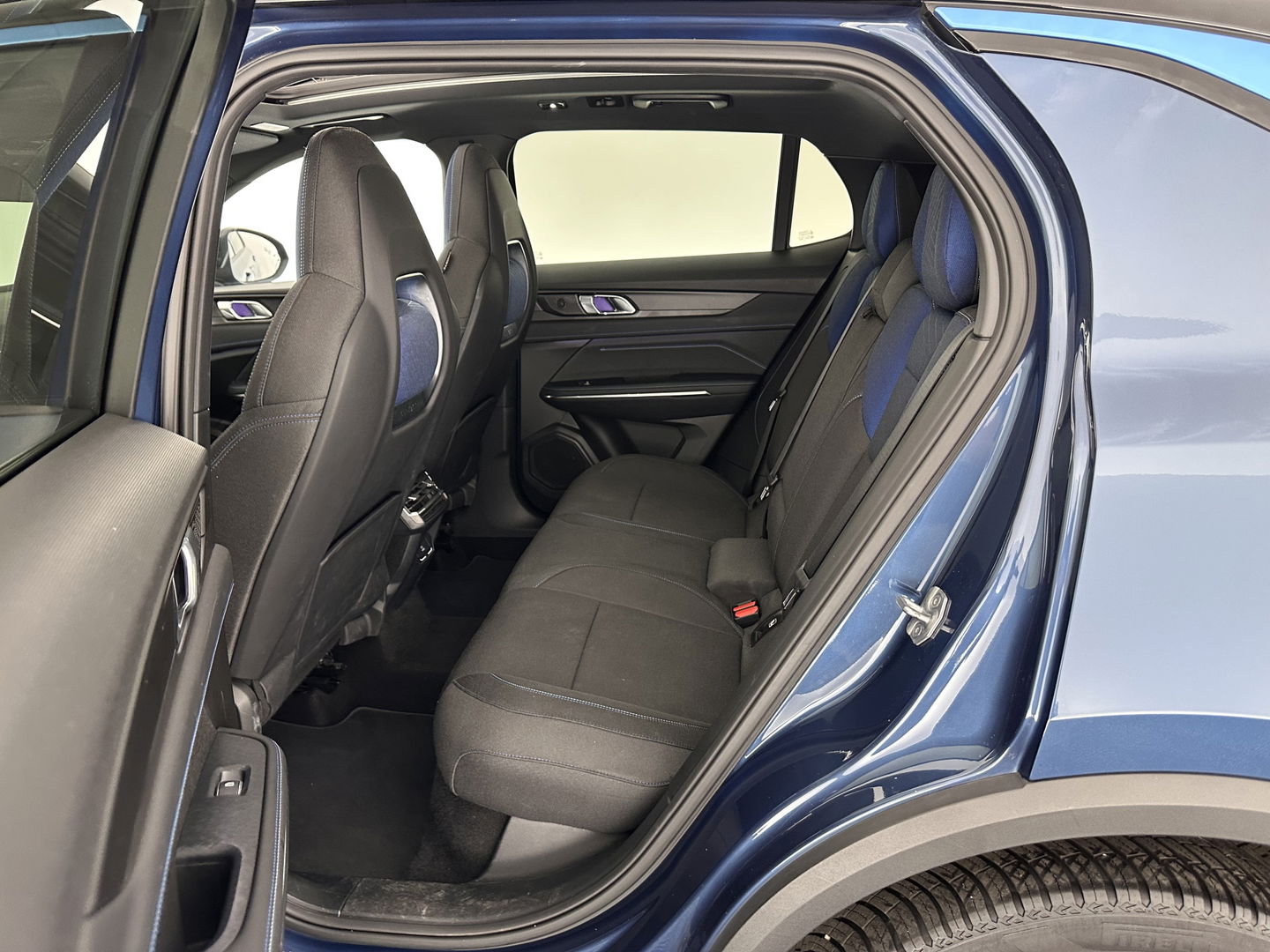 Lynk & Co 01 1.5 (INCL.BTW) Aut. *PANO | FULL-LED | ADAPTIVE-CRUISE | BLIND-SPOT | MEMORY-PACK | DIGI-COCKPIT | SPORTSEATS | CAMERA | KEYLESS | DAB+ | NAVI-FULLMAP | ECC | PDC | 20''ALU*