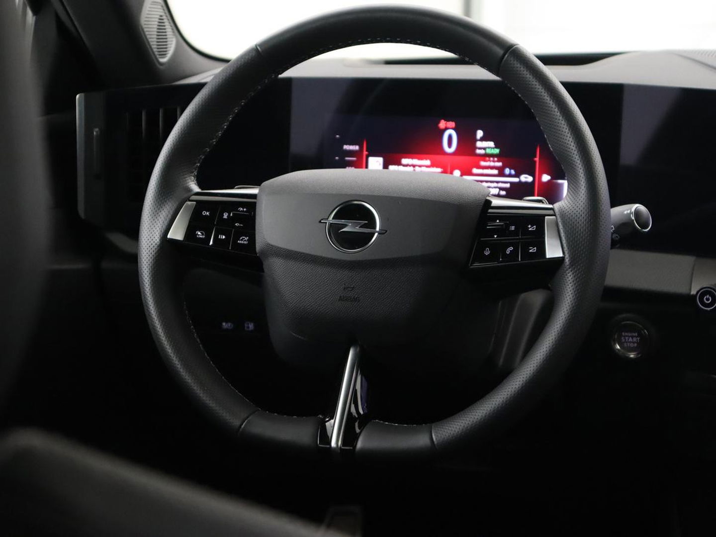 Opel Astra 1.6 Turbo Plug In Hybrid Ultimate | Panoramadak | Head-Up | 360 Camera | Stoel & stuurverwarming | Carplay | Adaptive cruise | AG Stoel | Carplay | 18'' lichtmetalen velgen | PHEV