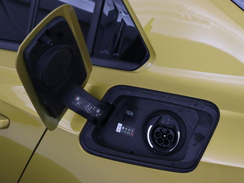 Opel Astra 1.6 Turbo Plug In Hybrid Ultimate | Panoramadak | Head-Up | 360 Camera | Stoel & stuurverwarming | Carplay | Adaptive cruise | AG Stoel | Carplay | 18'' lichtmetalen velgen | PHEV