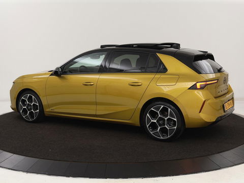 Opel Astra 1.6 Turbo Plug In Hybrid Ultimate | Panoramadak | Head-Up | 360 Camera | Stoel & stuurverwarming | Carplay | Adaptive cruise | AG Stoel | Carplay | 18'' lichtmetalen velgen | PHEV