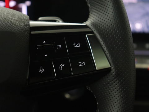 Opel Astra 1.6 Turbo Plug In Hybrid Ultimate | Panoramadak | Head-Up | 360 Camera | Stoel & stuurverwarming | Carplay | Adaptive cruise | AG Stoel | Carplay | 18'' lichtmetalen velgen | PHEV