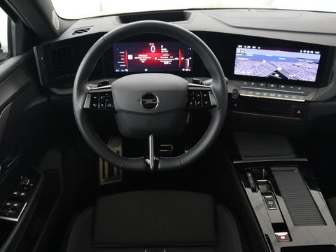 Opel Astra 1.6 Turbo Plug In Hybrid Ultimate | Panoramadak | Head-Up | 360 Camera | Stoel & stuurverwarming | Carplay | Adaptive cruise | AG Stoel | Carplay | 18'' lichtmetalen velgen | PHEV