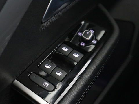 Opel Astra 1.6 Turbo Plug In Hybrid Ultimate | Panoramadak | Head-Up | 360 Camera | Stoel & stuurverwarming | Carplay | Adaptive cruise | AG Stoel | Carplay | 18'' lichtmetalen velgen | PHEV