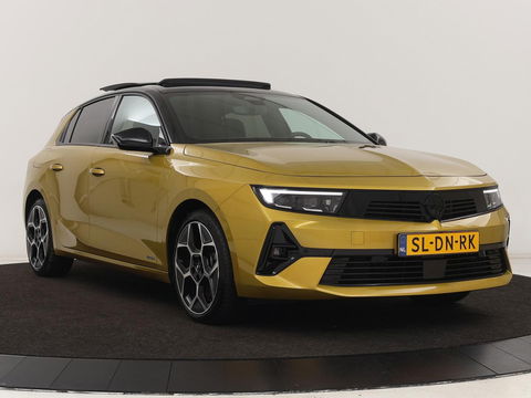 Opel Astra 1.6 Turbo Plug In Hybrid Ultimate | Panoramadak | Head-Up | 360 Camera | Stoel & stuurverwarming | Carplay | Adaptive cruise | AG Stoel | Carplay | 18'' lichtmetalen velgen | PHEV