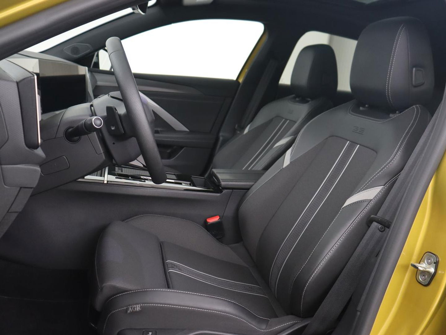 Opel Astra 1.6 Turbo Plug In Hybrid Ultimate | Panoramadak | Head-Up | 360 Camera | Stoel & stuurverwarming | Carplay | Adaptive cruise | AG Stoel | Carplay | 18'' lichtmetalen velgen | PHEV