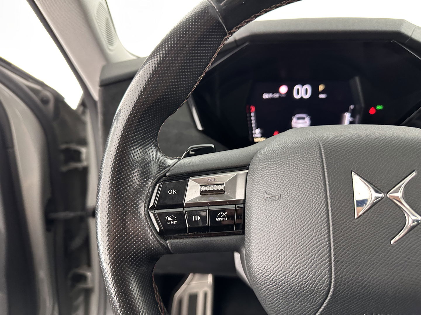 DS DS 4 1.6 PureTech Performance Line (INCL-BTW) Aut. *PANO | LEATHER-MICROFIBRE | FULL-LED | HEATED-SPORTSEATS | DIGI-COCKPIT | KEYLESS | CAMERA | LANE-ASSIST | CARPLAY | ECC | SHIFT-PADDLES | PDC | TOWBAR | 19''ALU*