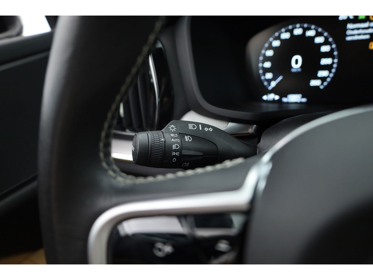Volvo V60 2.0 T4 Inscription | Navi | Pilot Assist | Blis | Stoelverw. | Leder | 19'' |