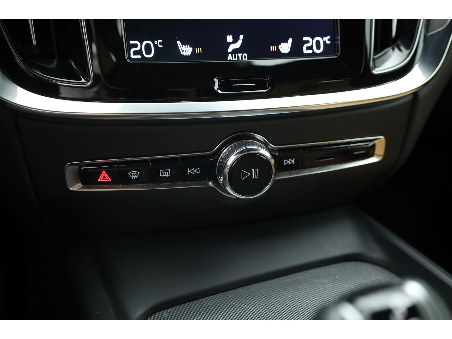 Volvo V60 2.0 T4 Inscription | Navi | Pilot Assist | Blis | Stoelverw. | Leder | 19'' |
