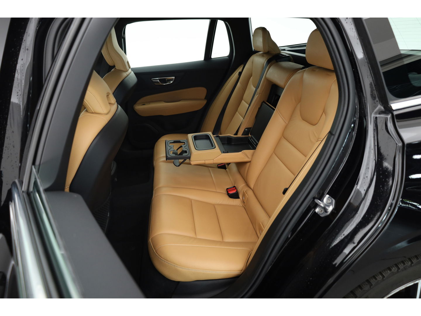 Volvo V60 2.0 T4 Inscription | Navi | Pilot Assist | Blis | Stoelverw. | Leder | 19'' |