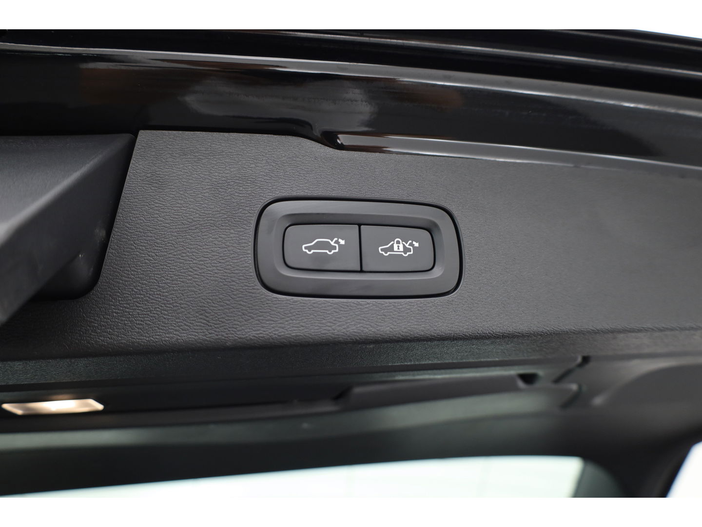 Volvo V60 2.0 T4 Inscription | Navi | Pilot Assist | Blis | Stoelverw. | Leder | 19'' |