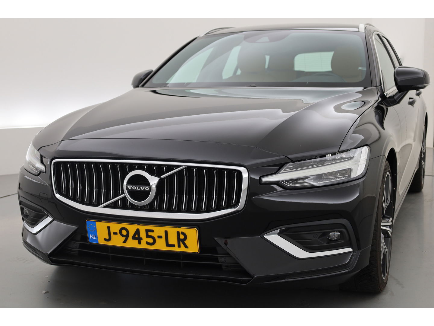 Volvo V60 2.0 T4 Inscription | Navi | Pilot Assist | Blis | Stoelverw. | Leder | 19'' |