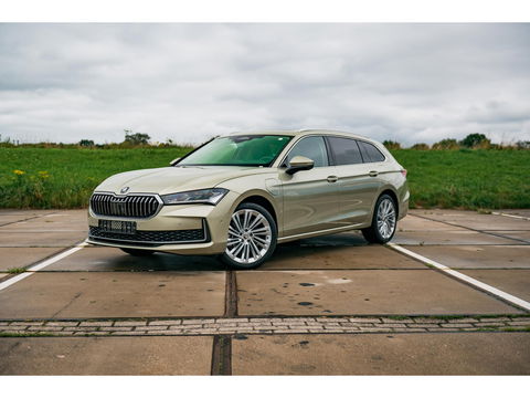 Škoda Superb Combi 1.5 TSI PHEV Laurin & Klement | PANO | TREKHAAK | LEDER | DCC