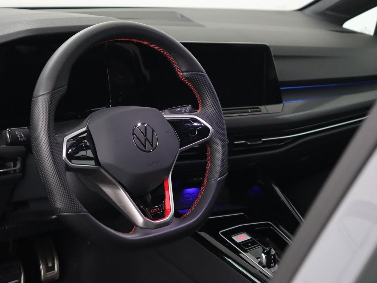 Volkswagen Golf 2.0 TSI GTI | Carplay | Sfeerverlichting | LED Plus | Sportstoelen | Parkeerhulp | Cruise control | Digital Cockpit | Climate control
