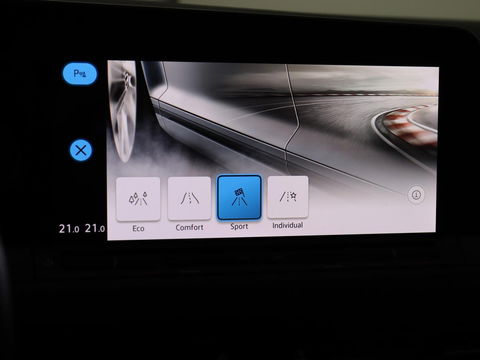 Volkswagen Golf 2.0 TSI GTI | Carplay | Sfeerverlichting | LED Plus | Sportstoelen | Parkeerhulp | Cruise control | Digital Cockpit | Climate control