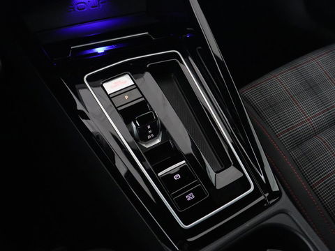 Volkswagen Golf 2.0 TSI GTI | Carplay | Sfeerverlichting | LED Plus | Sportstoelen | Parkeerhulp | Cruise control | Digital Cockpit | Climate control