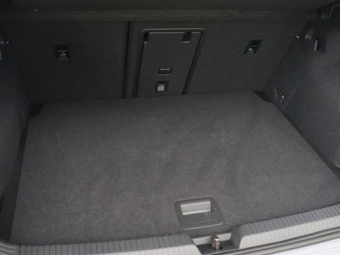 Volkswagen Golf 2.0 TSI GTI | Carplay | Sfeerverlichting | LED Plus | Sportstoelen | Parkeerhulp | Cruise control | Digital Cockpit | Climate control